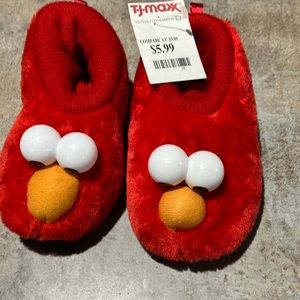 🎈🔴NEW With TAG Elmo House Slippers & Top/Bottom bundle 🎈🔴